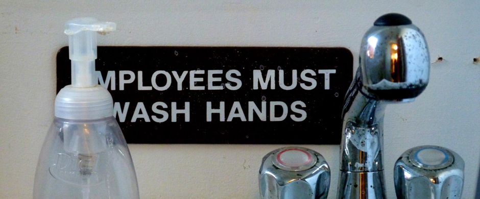 Mitarbeiter müssen ihre Hände waschen